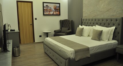 The royal palace inn Room Type - THE PEARL SUITE