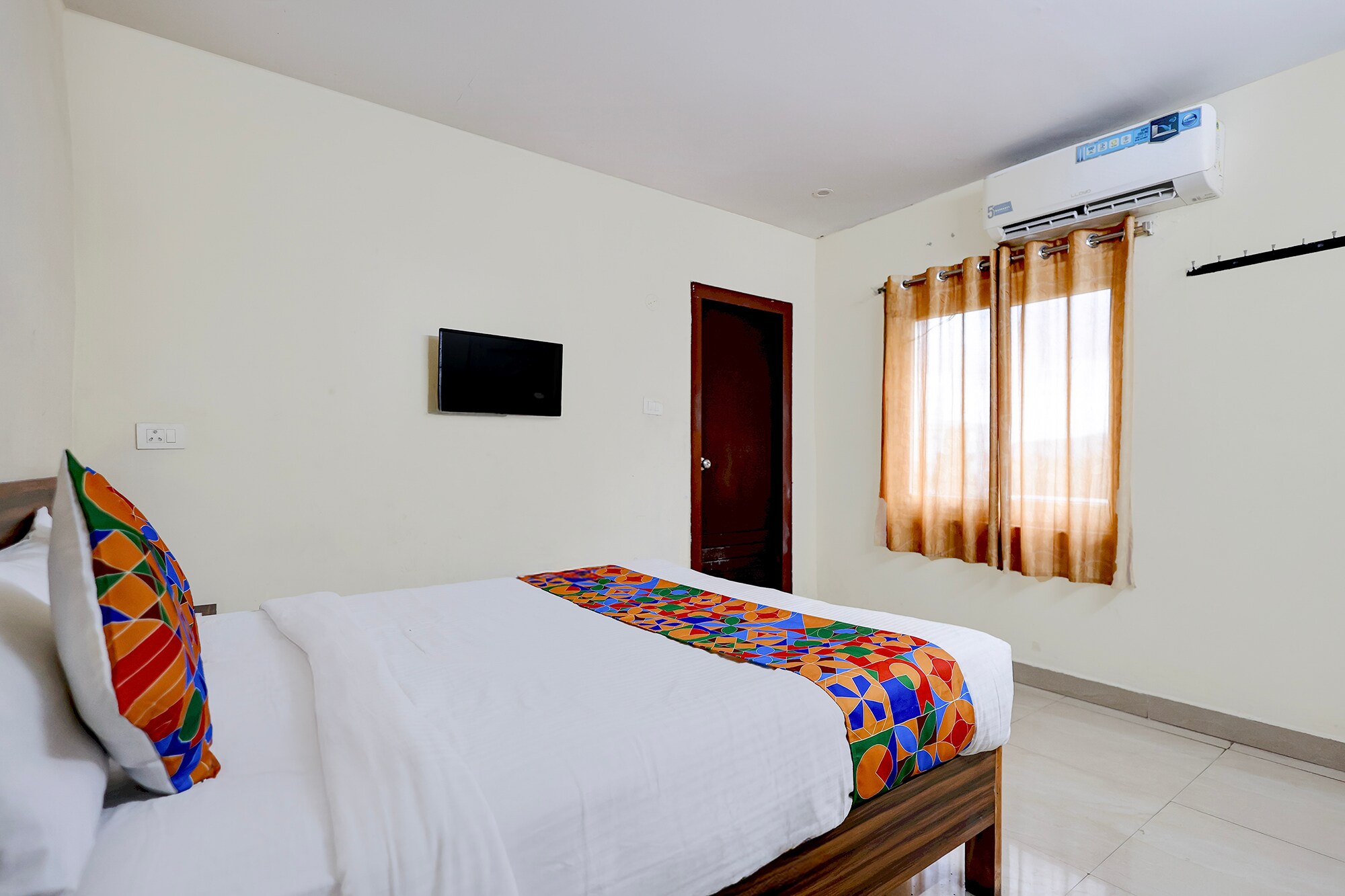 FabHotel Ramnivas - Tap to explore photos