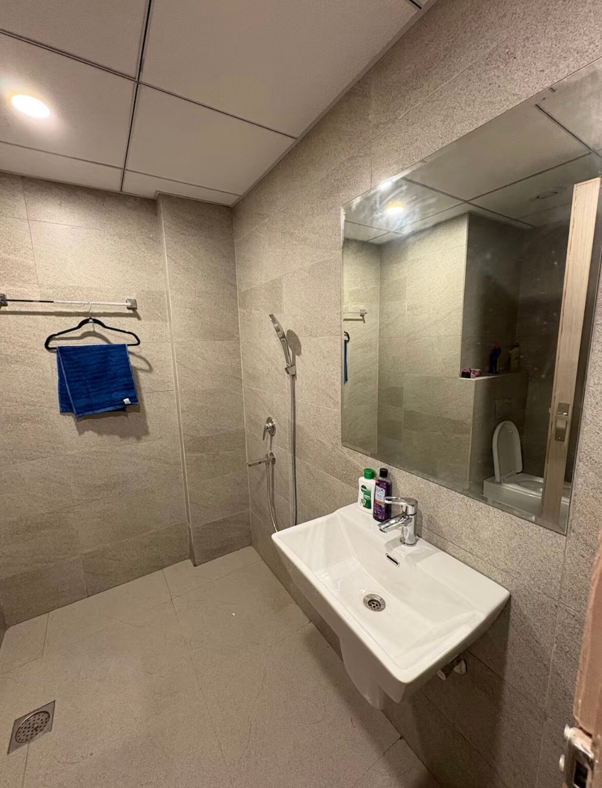 comfortable stay in a prime location Flex in out - Tap to explore photos