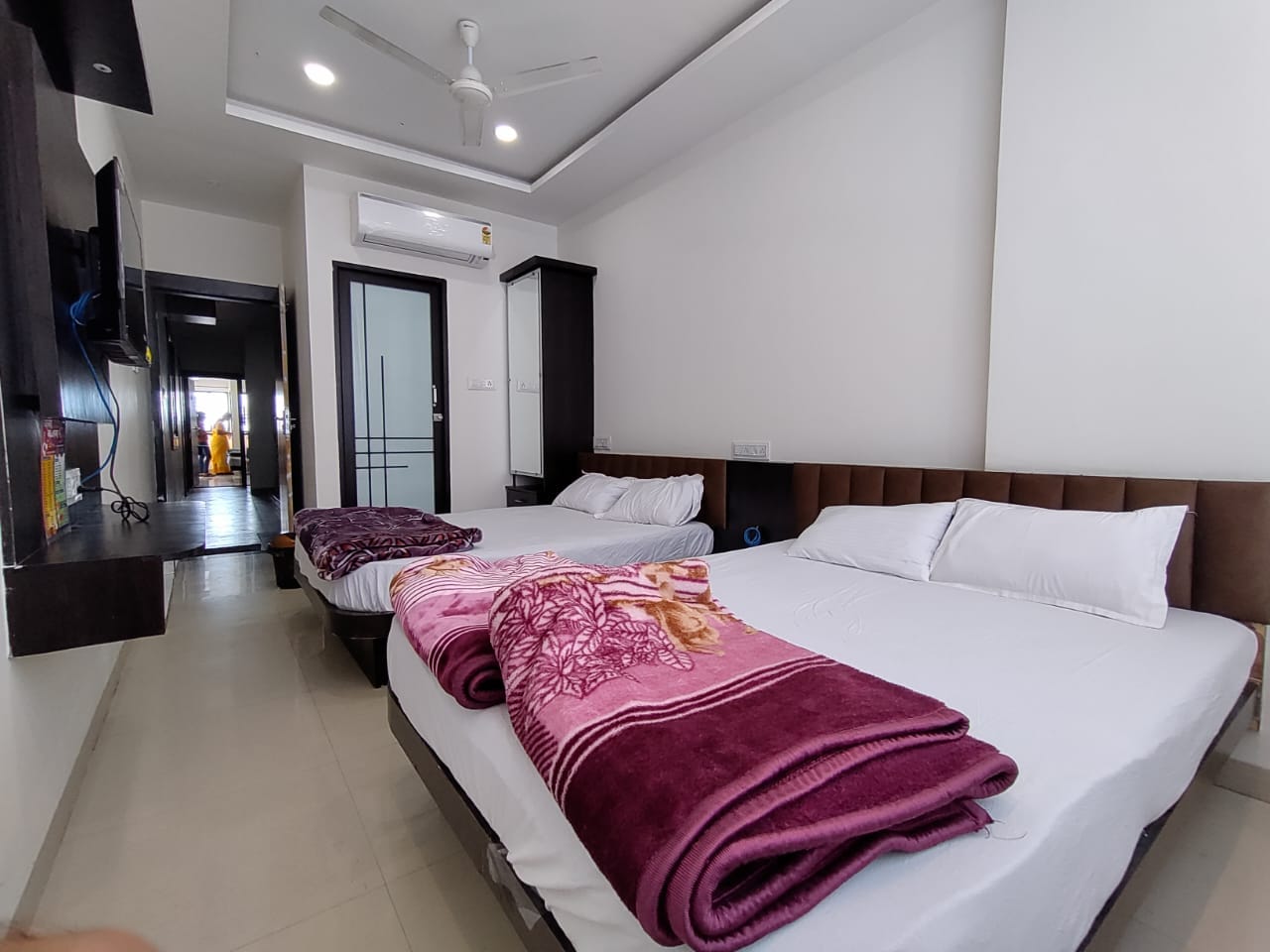 Hotel Jyoti Shree - Tap to explore photos