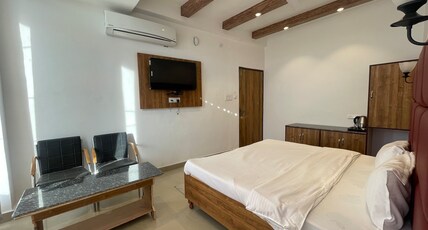 HOTEL GROVER Room Type - Deluxe