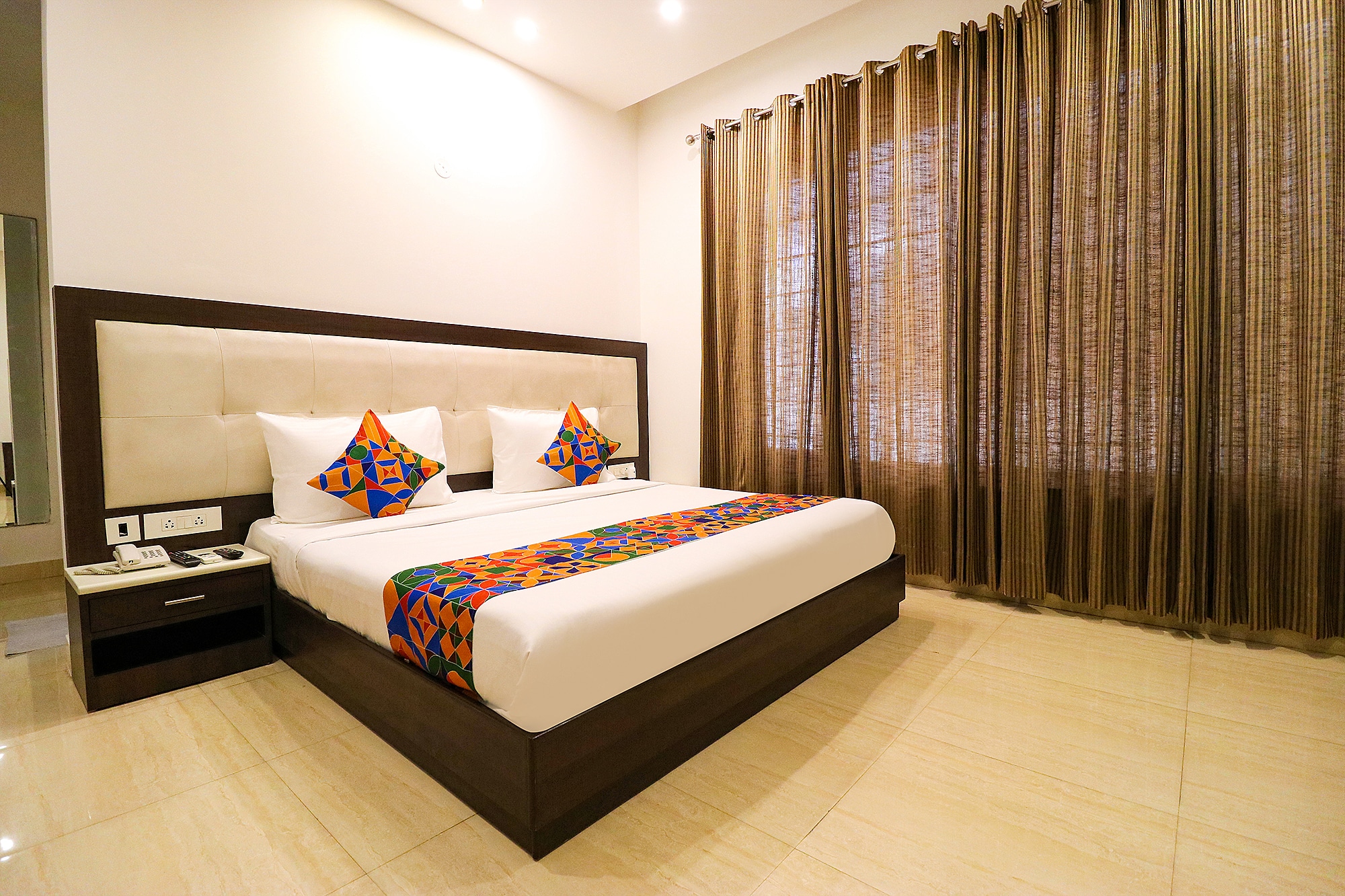 FabHotel Oyster Villa - Nr. Paras Hospitals Sushant Lok 1 - Tap to explore photos