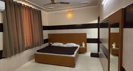 Hotel Shri Amarnath Room Type - Triple Bed (3X)