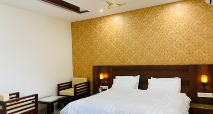 Hotel Happy Stay Room Type - Deluxe Room