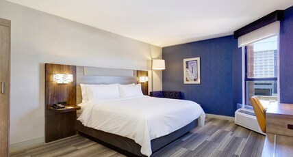 Holiday Inn Express & Suites PHOENIX-TEMPE Room Type - 1 King Standard Mobility Accessible Roll in Shower