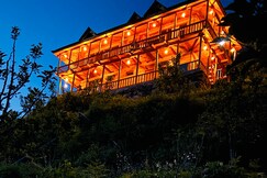 Prem Patra, Scenic Homestay By Waterfall