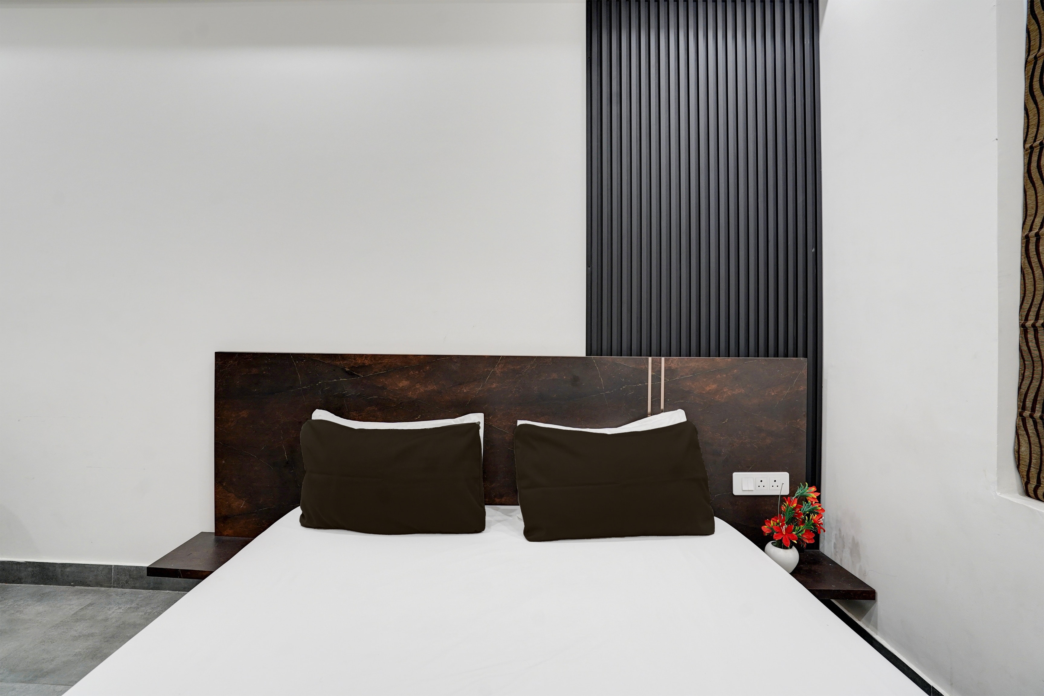 Hotel O Rajsheel guest house - Tap to explore photos
