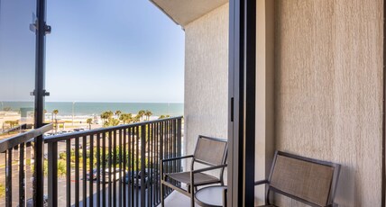 Hilton Galveston Island Resort Room Type - 1 KING GULF VW W BALCONY
