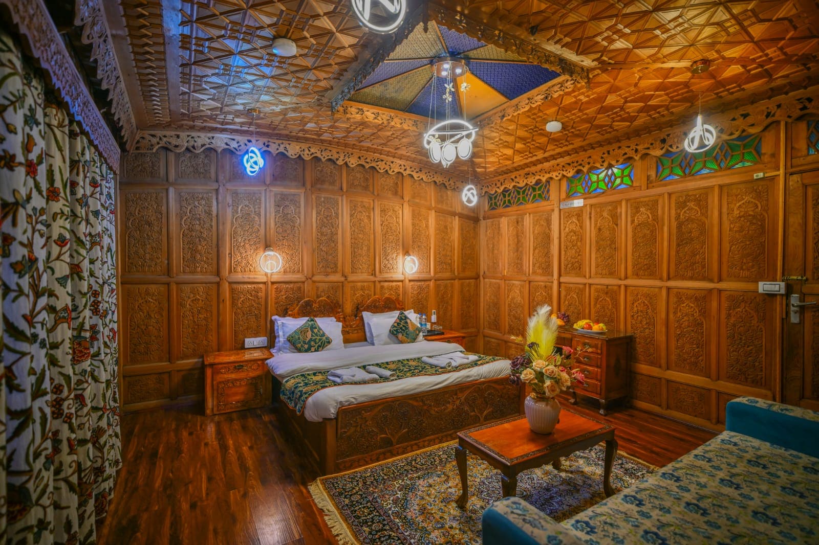 Anarkali Luxury Houseboats - Tap to explore photos