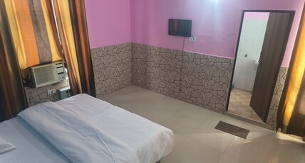 Jamwal Palace Room Type - Deluxe Room with Ac