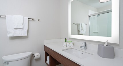 Holiday Inn Express Hotel & Suites SeaTac Room Type - 2 Queen Standard