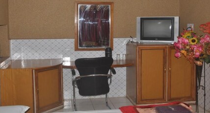 MAYA HOTEL Room Type - Deluxe Room