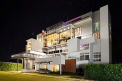 White Escape SKy Villa