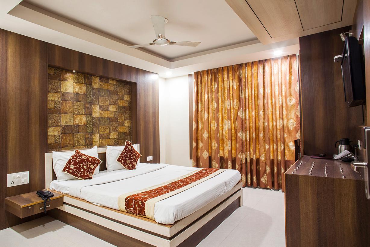 Hotel Park Palace - Tap to explore photos