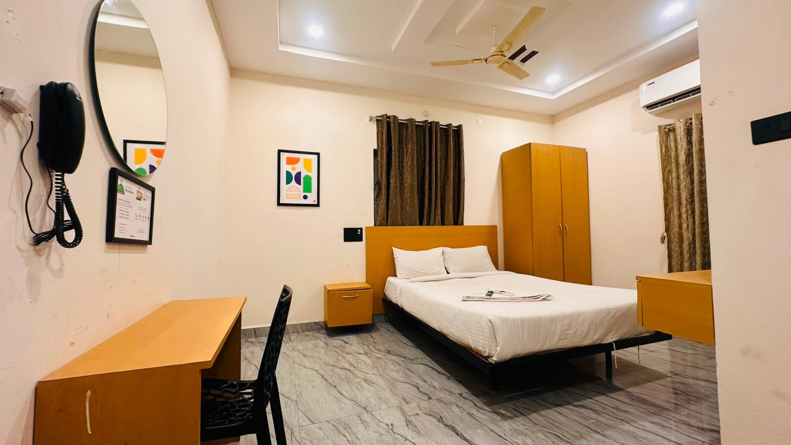 FabHotel The Silken Stays 108 - Tap to explore photos