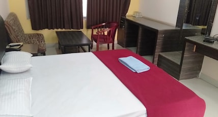 i-Roomz Hoysala Residency Room Type - Deluxe Double Bed AC Room