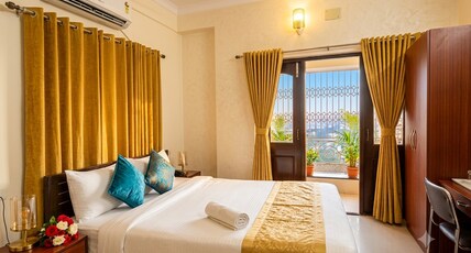 Krishna Kunja | Luxurious Rooms 13 mins from Airport Room Type - Premium Room with Balcony