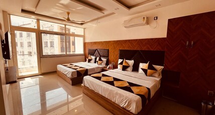 Hotel Mahadev Restaurant & Cafe Room Type - Deluxe Family Room Hotel Mahadev Restaurant & Cafe Room Type - Deluxe Family Room