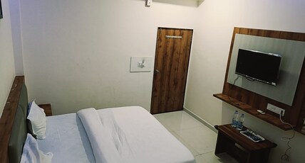 Hotel Aarya Room Type - Super Deluxe Room