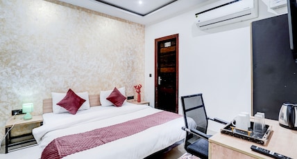 Kings Court Hotel Near Pitampura & NSP Room Type - Deluxe Double Room with Free AC & Smart Tv (Free Parking) Kings Court Hotel Near Pitampura & NSP Room Type - Deluxe Double Room with Free AC & Smart Tv (Free Parking)