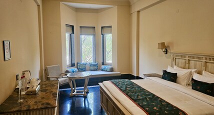 Umaid Palace - A Lakeside Resort - 25 minutes to Mehandipur Balaji & Chand Baori Abhaneri Room Type - Deluxe Double