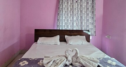 HOTEL SHINING INN Room Type - Deluxe AC Room