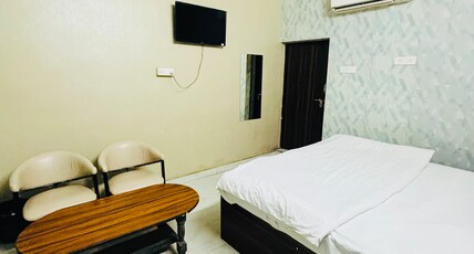 Crown plaza Room Type - Deluxe Room with King Bed