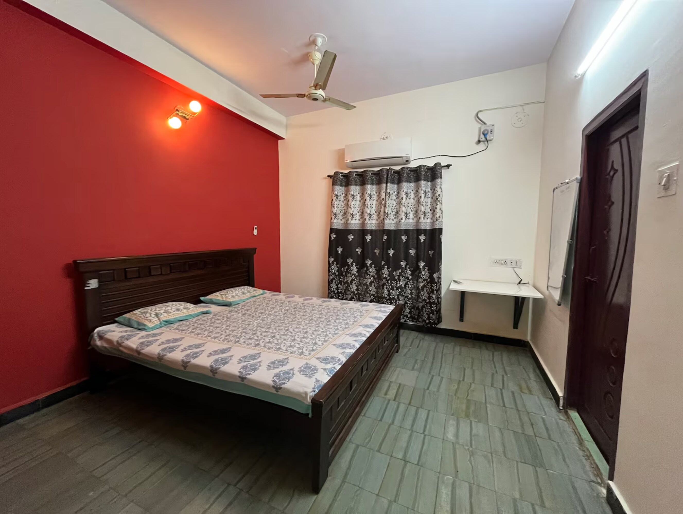 Cozy and Comfortable Villa - Tap to explore photos