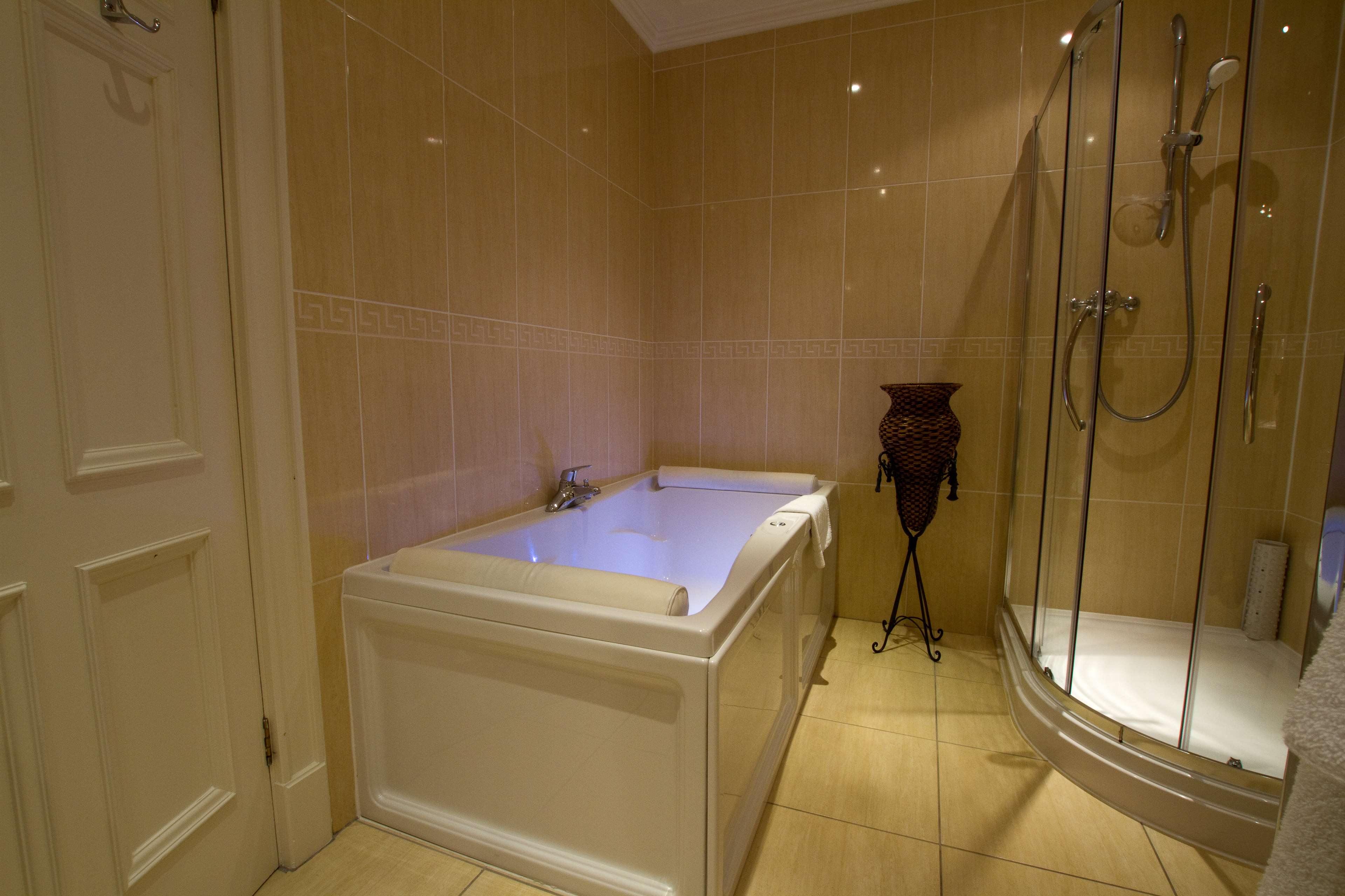 Best Western Plus West Retford Hotel - Tap to explore photos
