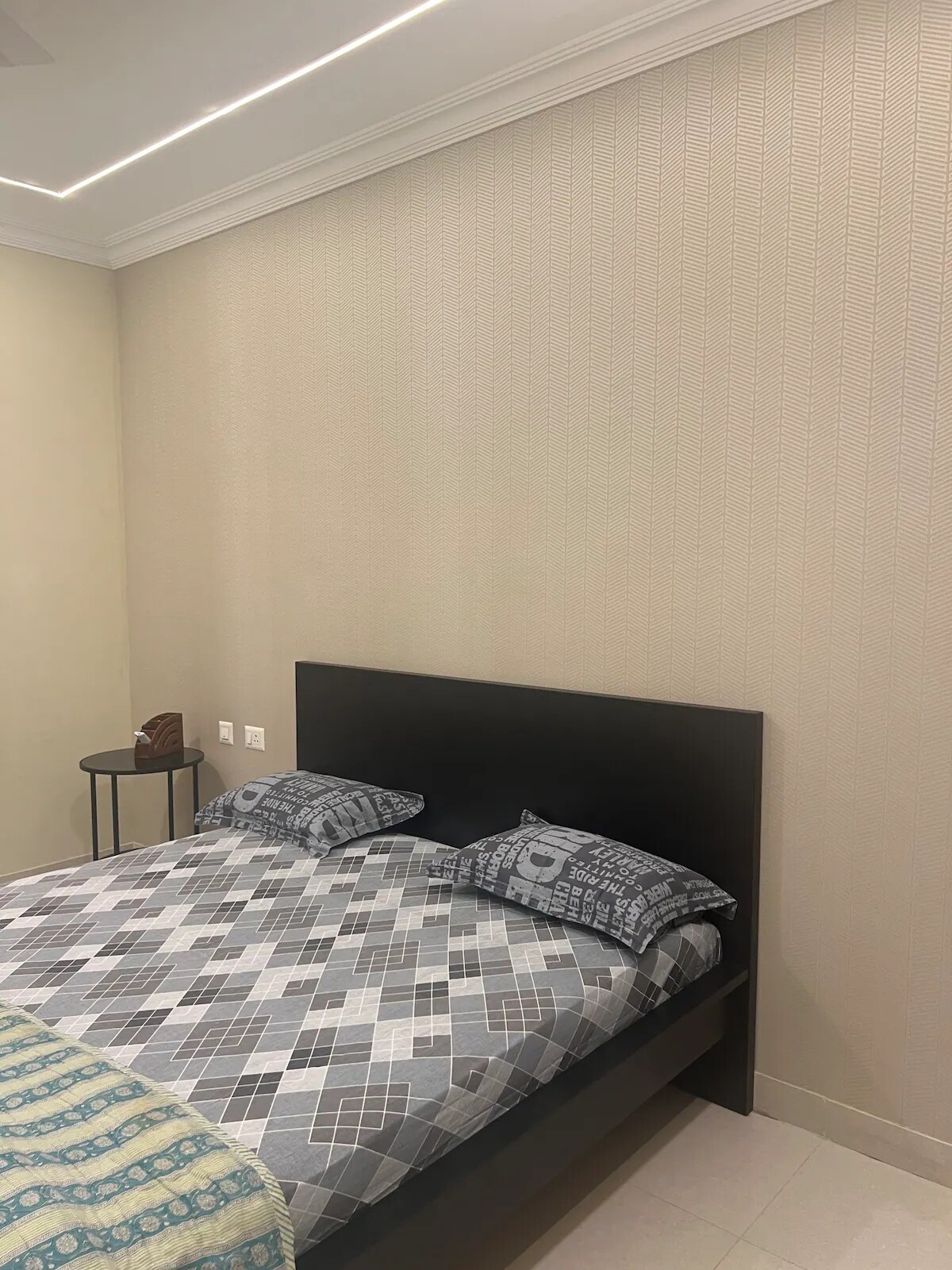Modern Retreat 2BHK Serviced Apartment in Nagpur - Tap to explore photos
