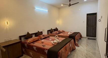 The Dhanish Resort Room Type - Standard family oak room