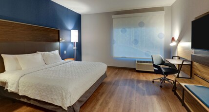 Tru by Hilton Raleigh Garner Room Type - 1 KING HEARING ACCESSIBLE