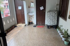 Maalti Bhavan - Traditional Stay In Spiritual Heart Of Kashi - The Group Suite