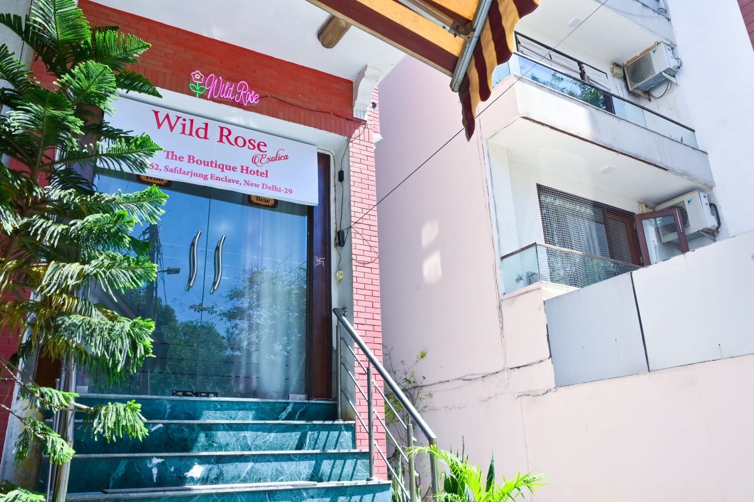 Hotel Wild Rose - Tap to explore photos
