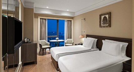 Windsor Hotel & Convention Center Room Type - Superior Twin Room with City View