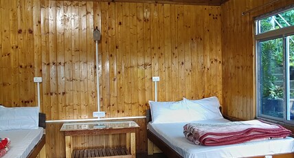 Cloud Nest Saamiyanaa Room Type - Mountain View Triple Sharing Bedroom 