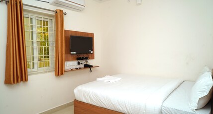 PY OLLIV CHENNAI THIRUVALLUR Room Type - Classic Room