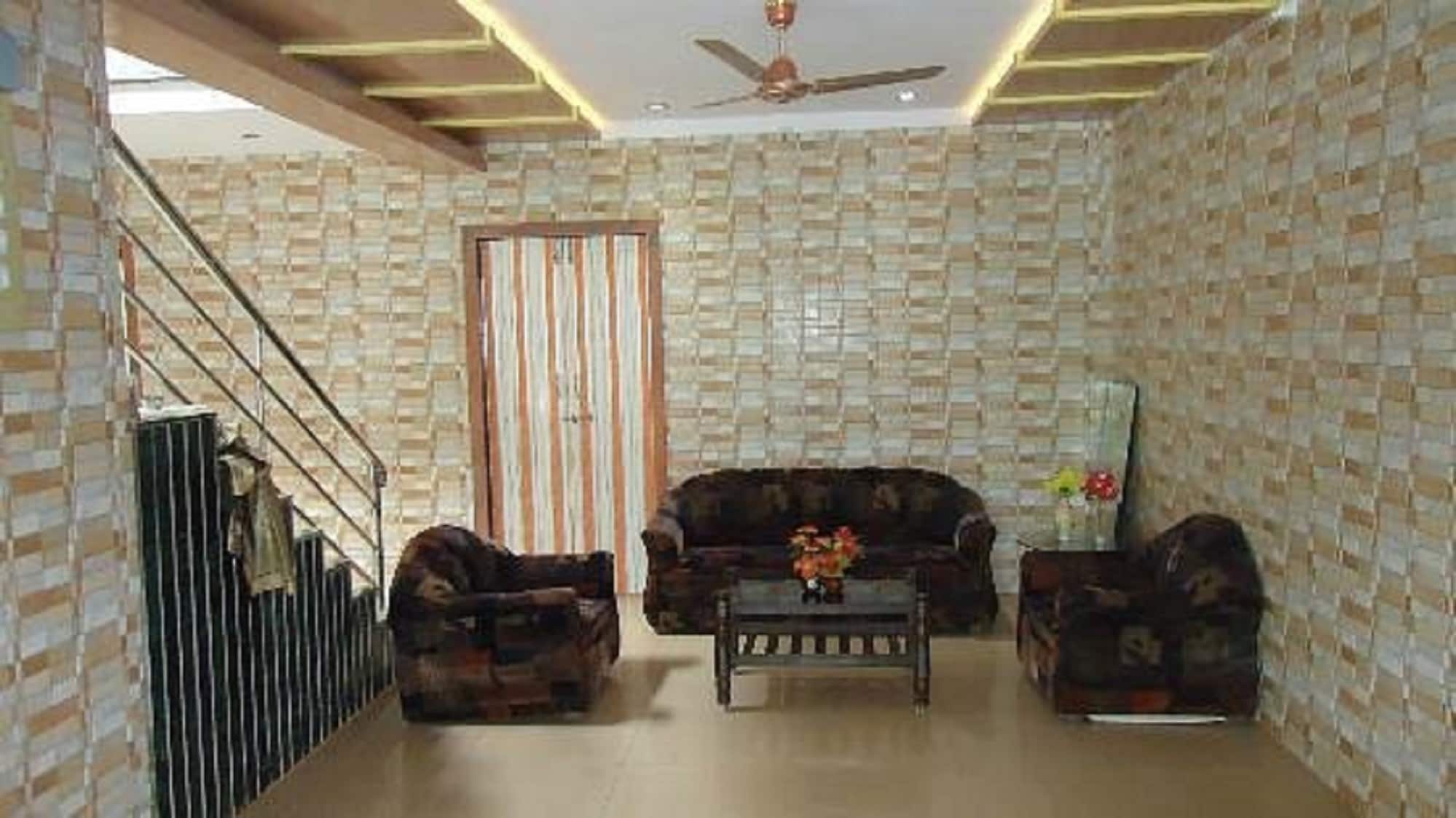 Harihareshwar Om Shree - Bed and Breakfast - Tap to explore photos