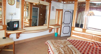 Gulmarg Regency Room Type - Family Room(without view)Free Parking