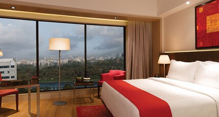 Trident Bandra Kurla Room Type - Trident Club Room with Bathtub, Twin Beds with Airport pick up