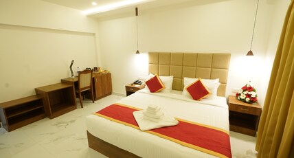 Yam Hotel Room Type - Deluxe Room AC