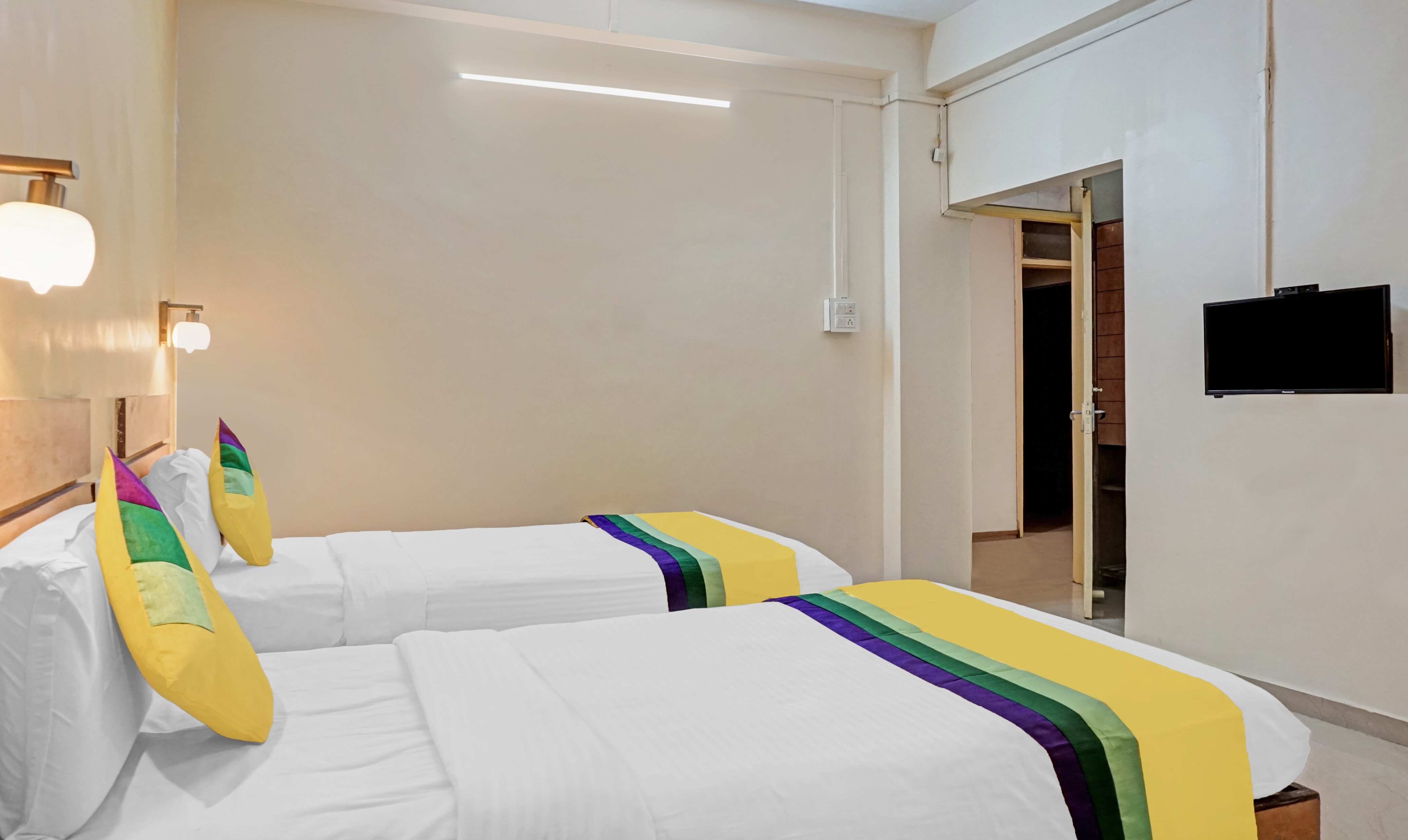 Itsy Hotels Ranjeet - Tap to explore photos