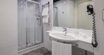 Best Western Falck Village Hotel Room Type - 2 Single Beds, Comfort Room