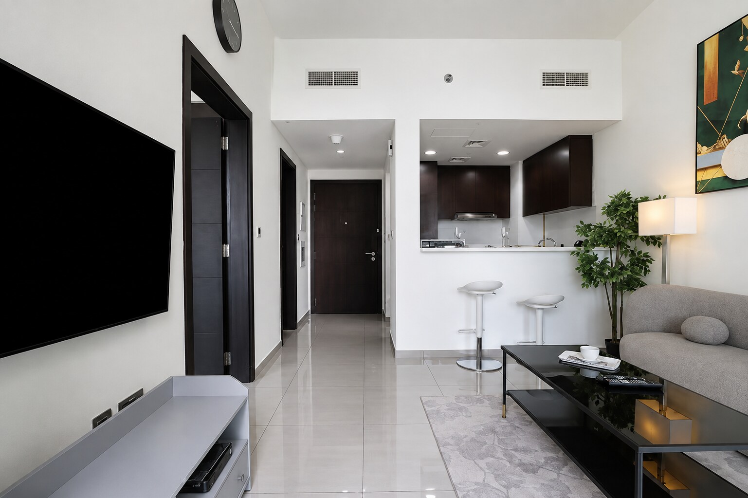 ELIVAAS Curated Bright 1 BR Suite In Merano Tower - Tap to explore photos
