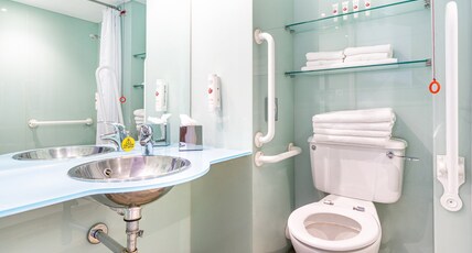 Holiday Inn BOURNEMOUTH Room Type - 2 Single Standard Accessible