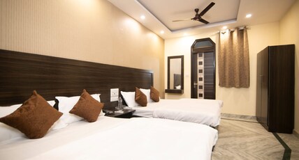 Hotel Siddharth 5 mins from NDLS Railway Station Room Type - Boutique Family Room