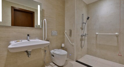 DoubleTree by Hilton Resort  & Spa Marjan Island Room Type - KING ACCESSIBLE GUEST ROOM