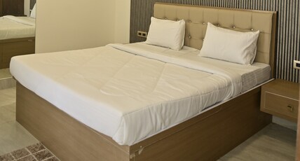 HOTEL GREEN CRYSTAL Room Type - Deluxe Room