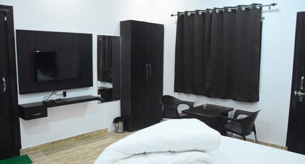 Hotel Raj Shree Room Type - Super Deluxe Ac Room