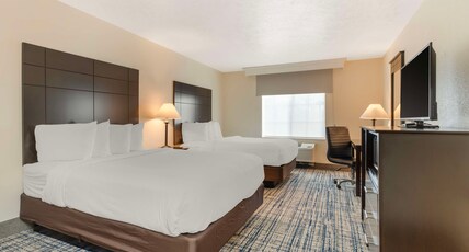 Best Western Visalia Hotel Room Type - 2 Queen Beds, Non-Smoking, Microwave And Refrigerator, Wi-Fi, Full Breakfast